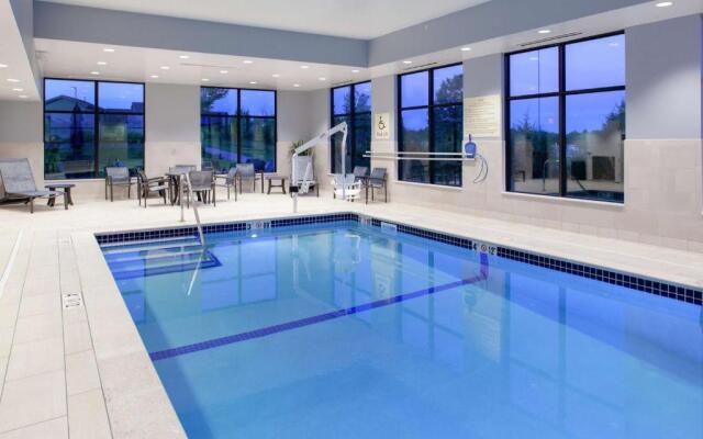 Hampton Inn & Suites Overland Park South