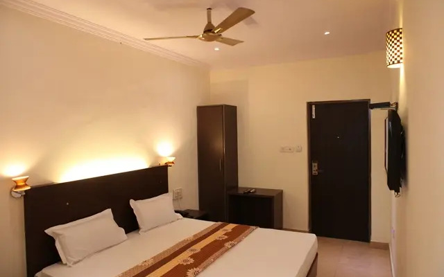 Everest Hotel