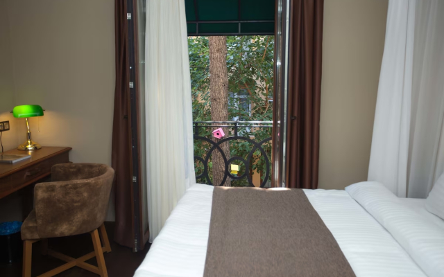 Juliet Rooms & Kitchen