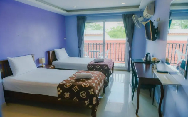 Patumnak Beach Guesthouse