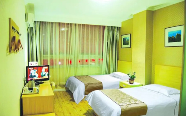 Super 8 Hotel Chengde Temple of Fire God