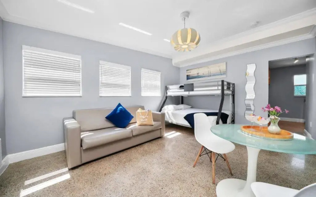 Hollywood Beach Suites