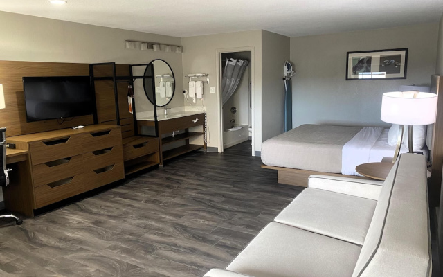 Отель SureStay Plus by Best Western Alamogordo White Sands