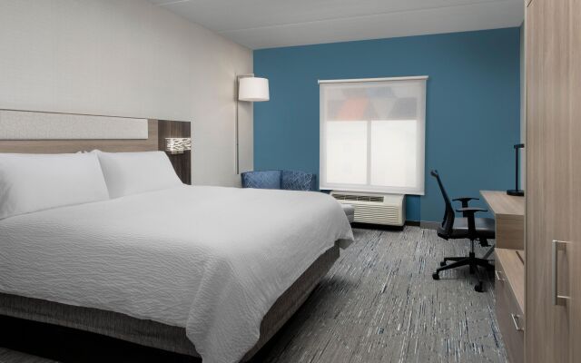 Holiday Inn Express & Suites Knoxville-Clinton, an IHG Hotel