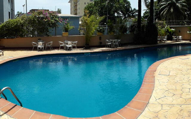 La Cour Hotels and Apartments Glover