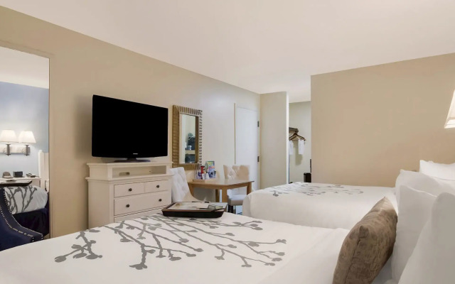 Ocean Sands Beach Boutique Inn - 1 Acre Private Beach