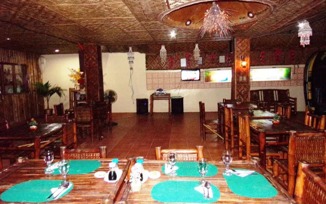 D&B Bluestar Beach Resort