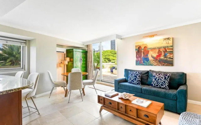 Luana Waikiki Hotel & Suites