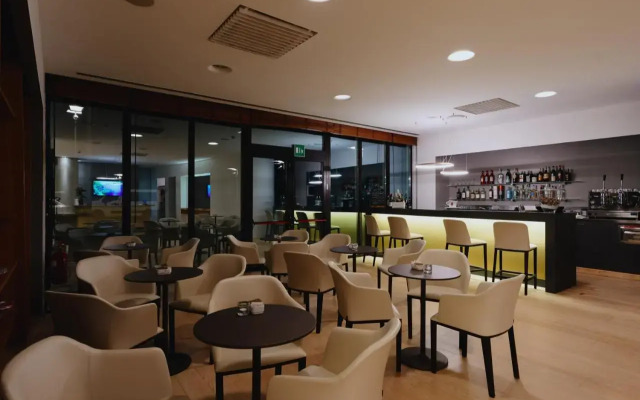 New Ipoint Hotel