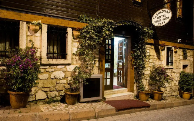 Tashkonak Studio Suites