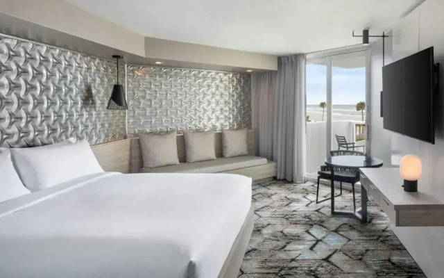 Отель Renaissance Daytona Beach Oceanfront