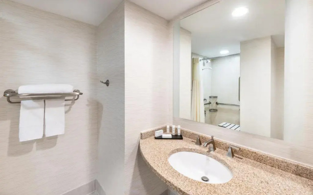 Embassy Suites by Hilton Philadelphia Valley Forge