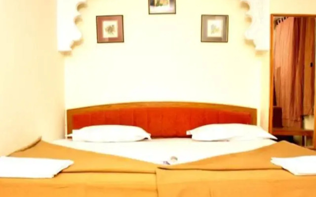 Hotel Kiran Palace