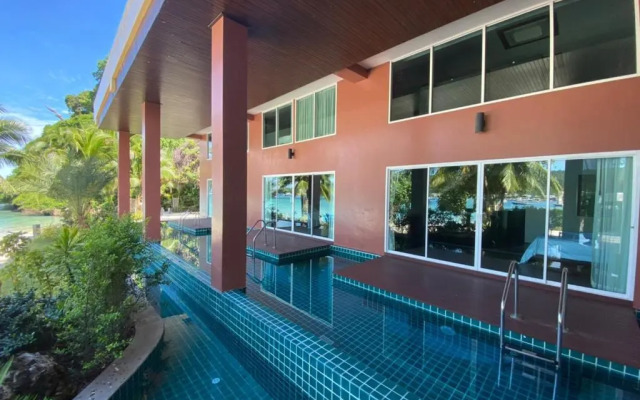 Phi Phi Cliff Beach Resort