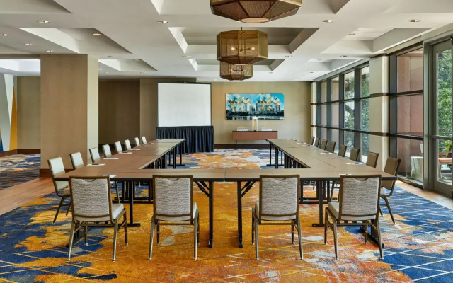Downright Austin, A Renaissance Hotel