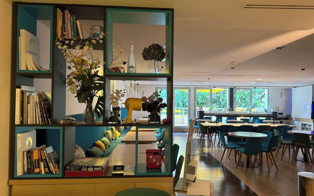 Holiday Inn Paris - Montmartre by IHG