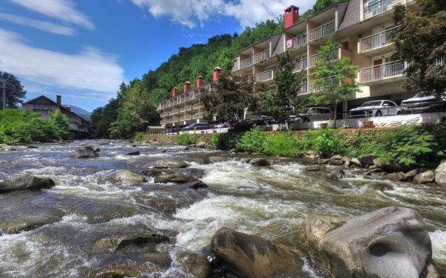 Gatlinburg River Inn