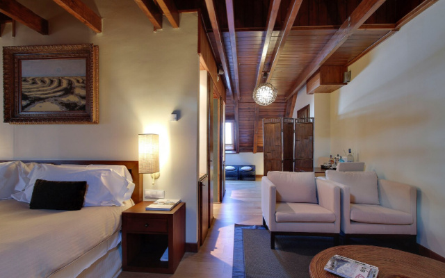 Premium Occitania Double Suite with Valley View - Photo 4