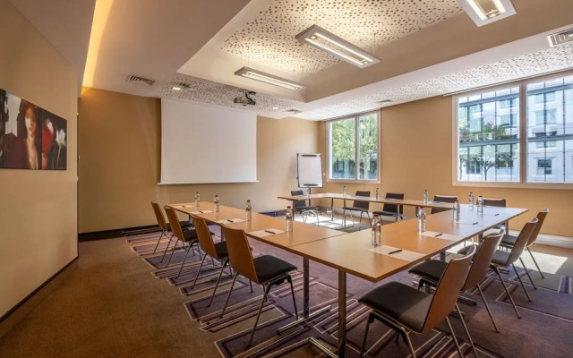 Spark by Hilton Lyon Ouest Hotel