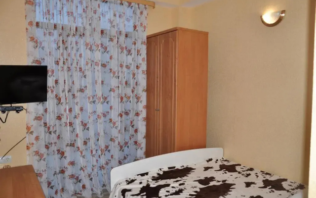 Guest House on prospect Ardzinba 257