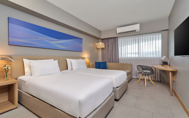 Journeyhub Phuket Patong Hotel