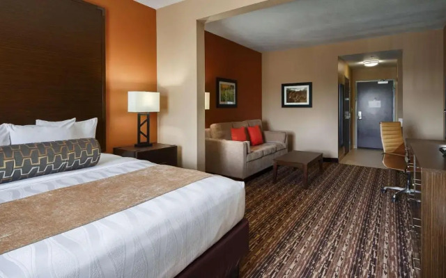 Best Western Plus Elmendorf Hotel / San Antonio Hotel
