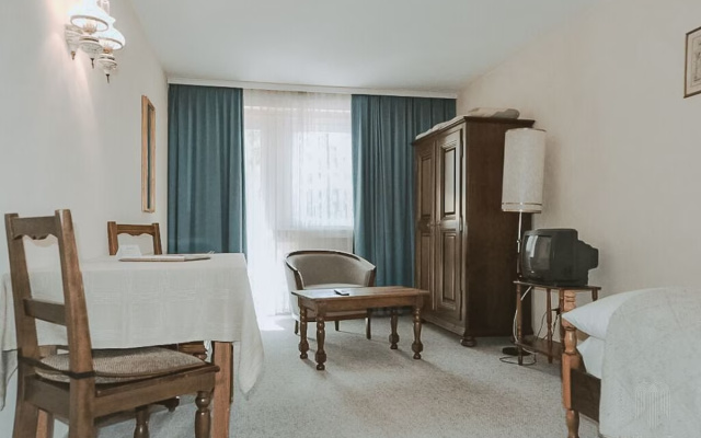 Hotel Regina Terme – Guest Rooms – Leukerbad