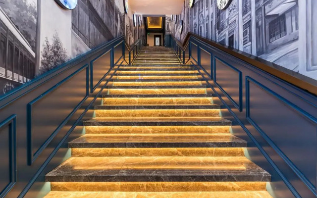 Jinglai Hotel (Shanghai Bund East Nanjing Road Pedestrian Street)