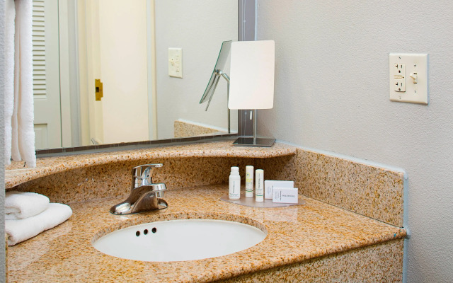 Courtyard by Marriott Roanoke Airport