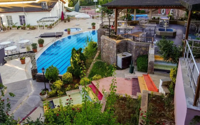 Uğurlu Termal Tatil Köyü