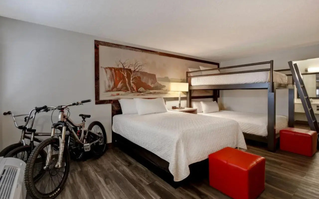 Expedition Lodge