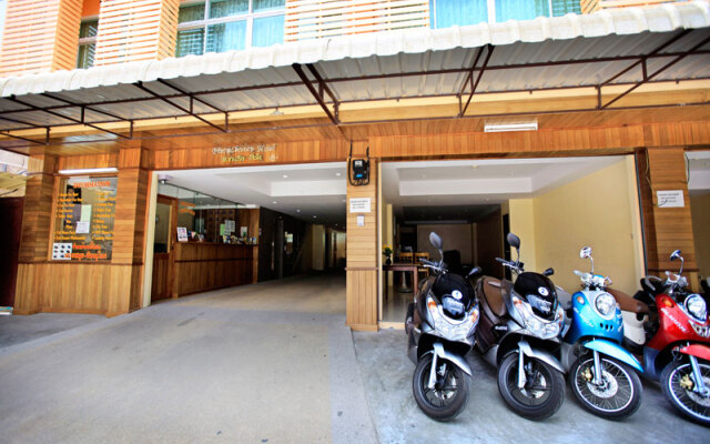 Phrom Charoen Hotel