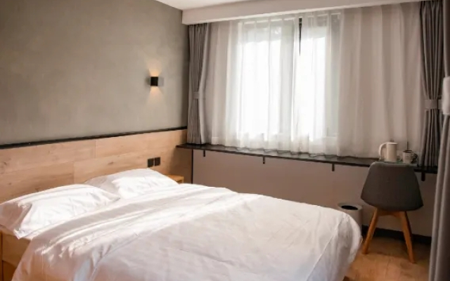 Fresh hotel Beijing station store