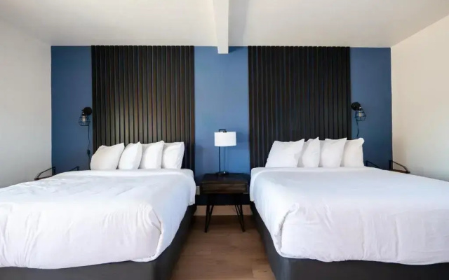 Balanced Rock Motel