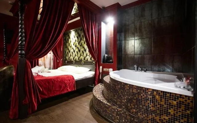 Red Room Hotel
