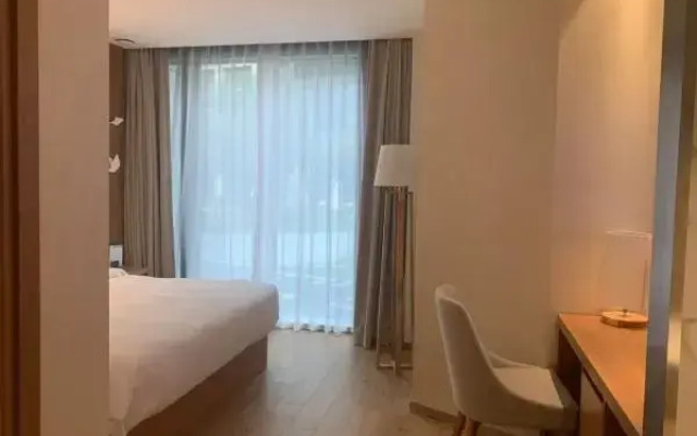 Orange Hotel (Shanghai Hongqiao Railway Station)