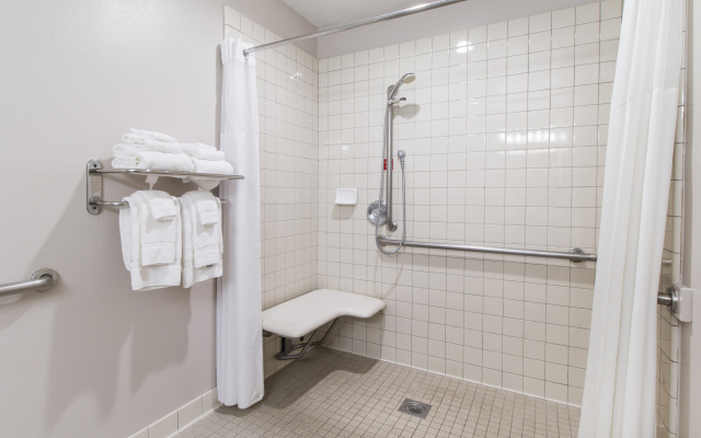 BaySide Inn & Suites Eureka
