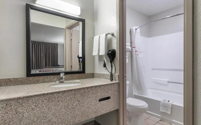 Red Roof Inn Canton, TX