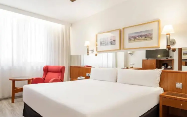 Отель Ilunion Les Corts Spa