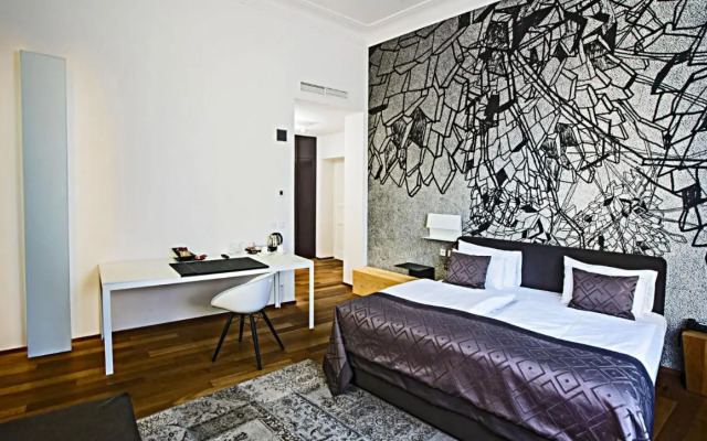 Golden Crown Hotel