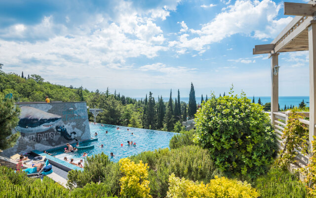 Yalta-Intourist Hotel