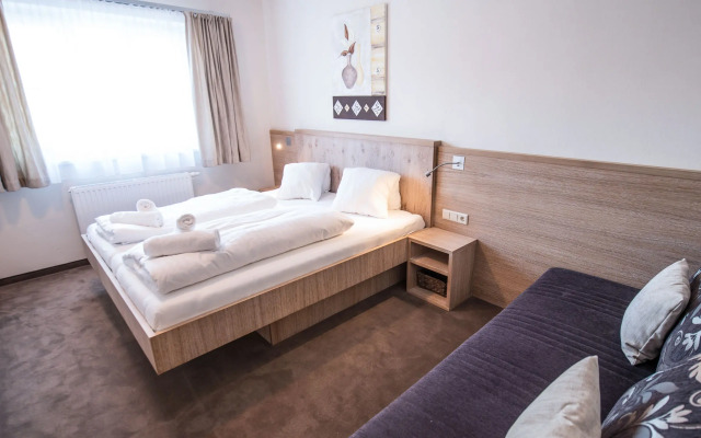 Crystls Aparthotel
