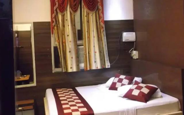 Abhineet Palace Hotel