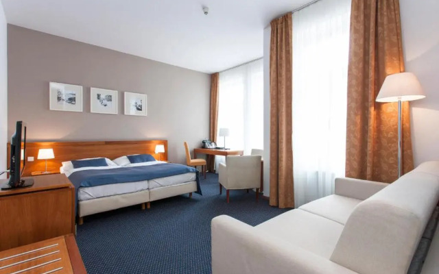 Hotel Carol