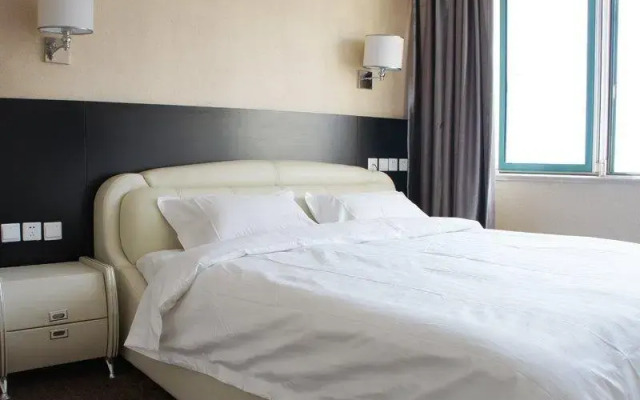 Zhongtian Seaview Hotel (Zhanqiao Railway Station)