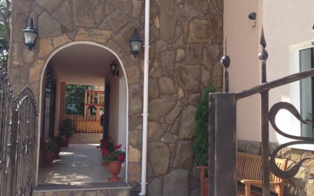 Guest House with Knight