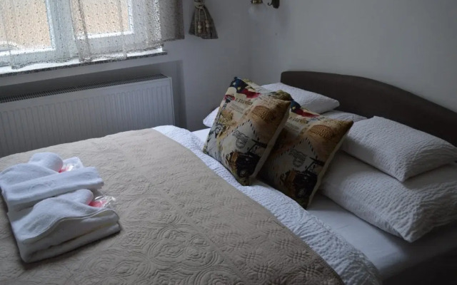 Happy Holiday Lux Apartments