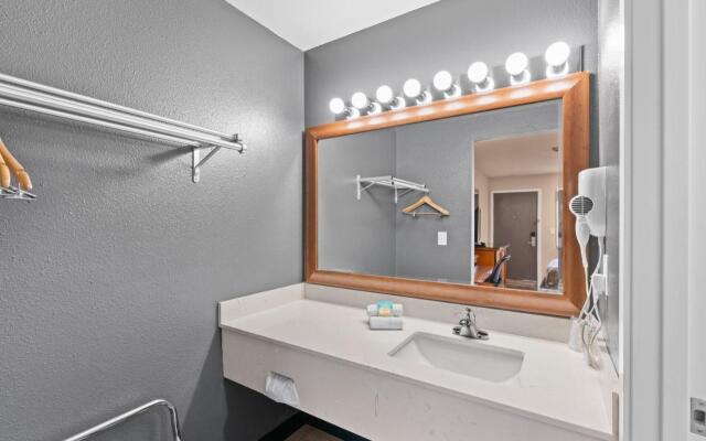 Basecamp Puyallup a Travelodge by Wyndham