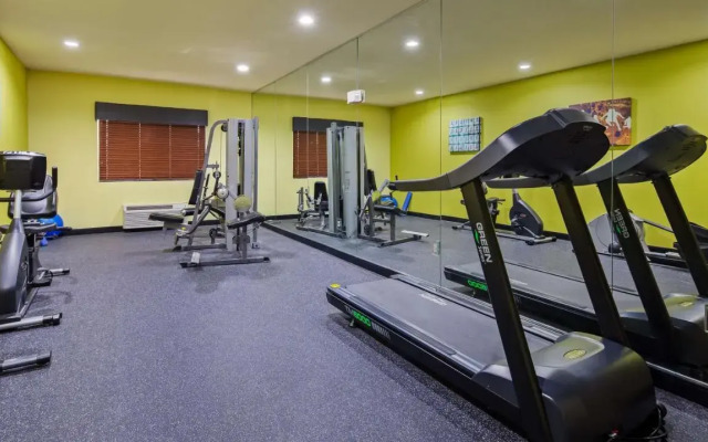 Best Western Plus Mansfield Inn & Suites