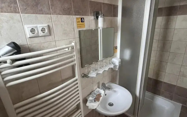 Rose City Hotel